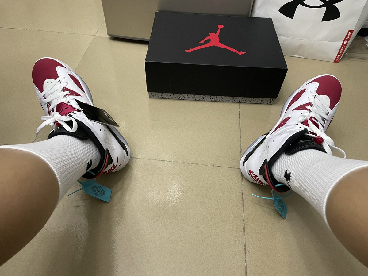 YGshowlin's tweet photo. 收到我家狗子两周年送的礼物，嘿嘿嘿😁@sneakerdogMGL https://t.co/HPfcg3lGIW