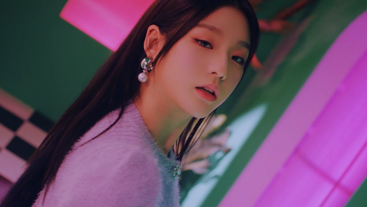 jinnyw1sh's tweet photo. the category is face and lee soodam is always winning 🔥 https://t.co/ZNC8TjmaSS