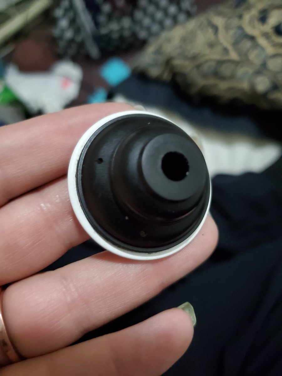 Parallel5ths's tweet image. Last night my @PopSockets came apart and my whole life is different.  Can I fix this?! How do people use a phone without one?