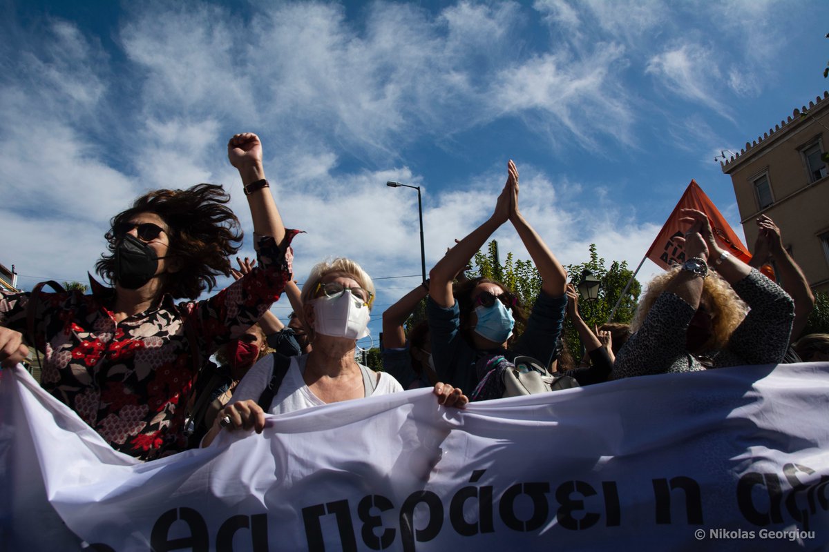 mpodil's tweet photo. Teachers march shouting slogans against the minister of education Niki Kerameus. More than 10.000 teachers, later joined by thousands of students, took to the streets to demonstrate against the education reform bill that will lead to the privatization of public schools. #greece https://t.co/d8qkqSQVf3