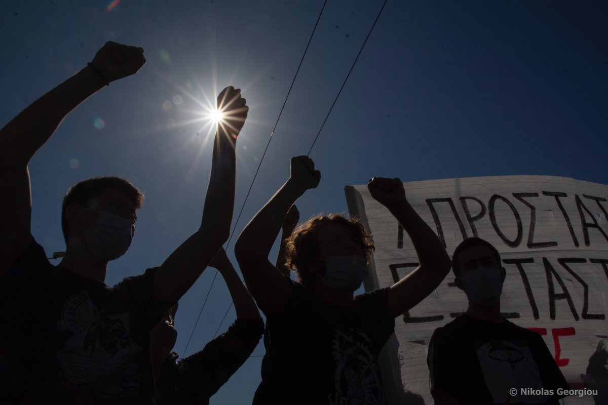mpodil's tweet photo. Teachers march shouting slogans against the minister of education Niki Kerameus. More than 10.000 teachers, later joined by thousands of students, took to the streets to demonstrate against the education reform bill that will lead to the privatization of public schools. #greece https://t.co/d8qkqSQVf3