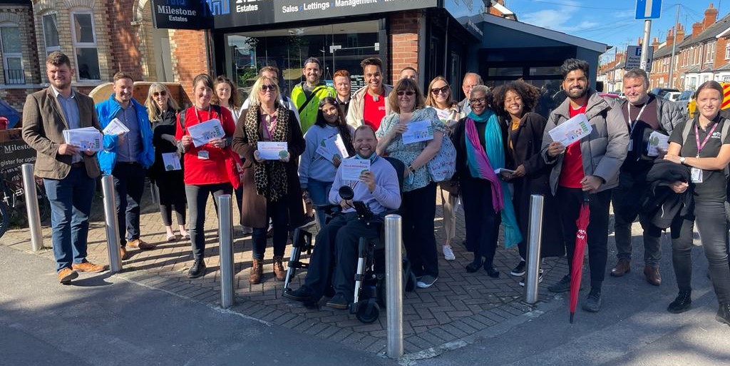 UniofReading's tweet photo. Last week, we visited student households across #rdguk as part of an initiative to create a greater sense of community in our town.
Find out more: https://t.co/8QCNxumC8b
#UniForReading https://t.co/11TAjP3TIM