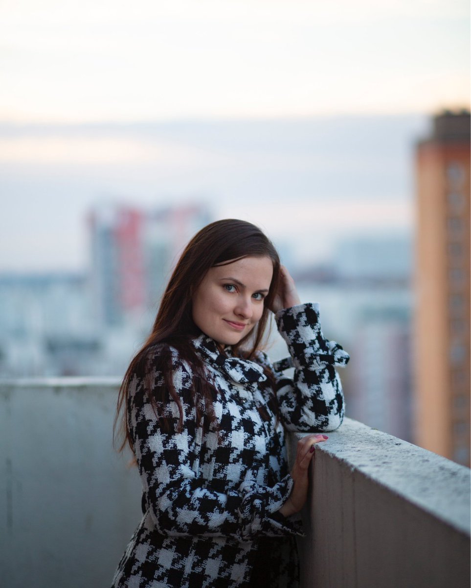 AfroditaMusic's tweet photo. Если на деревьях листья пожелтели,
Если в край далекий птицы улетели,
Если небо хмурое, если дождик льется,
Это время года осенью зовется. #осень #октябрь #девушка #мило https://t.co/3cunOd6oaI