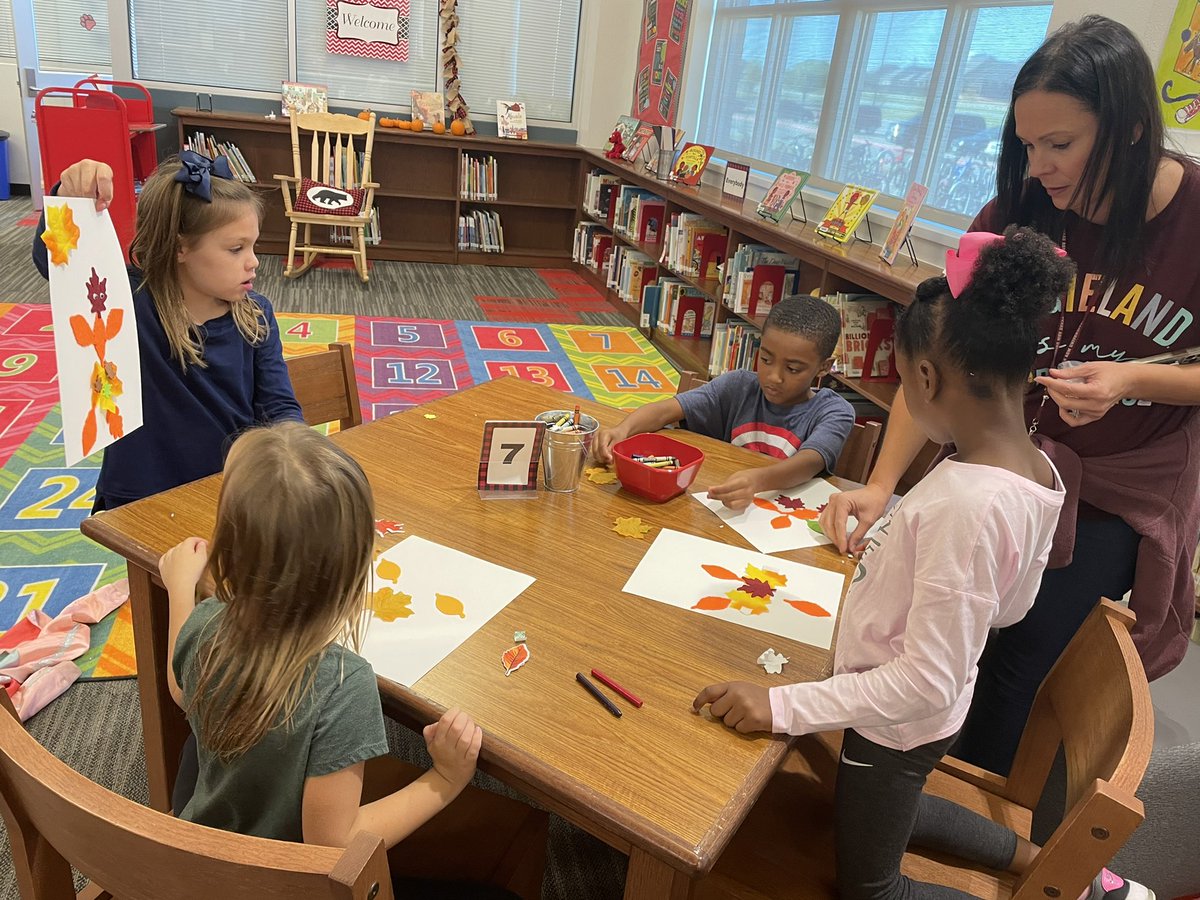 kalash513's tweet photo. We love Maker Mondays! #lyonleads @Sherriarringto3 https://t.co/yPqMY7JrO8