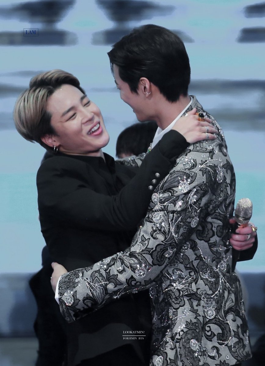 bonobonoya_03's tweet photo. Jimin being the biggest social butterfly which he is : An endearing thread https://t.co/XCbSCwL6SR