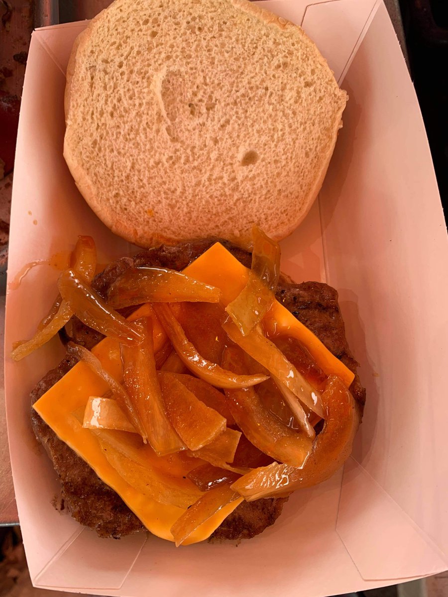 We know today is all about the Turkey 🦃 but in our Uncle Smitty’s Beef Booth …… It’s ALL about the BEEF 😍
Stop by for our famous Beef on a bun! 

#GatorBBQ #Beef #bbq #food #foodie #bbqlife #bbqlovers #grilling #delicious #cravings #Norfolkcounty #NCF2021 #Thanksgiving2021