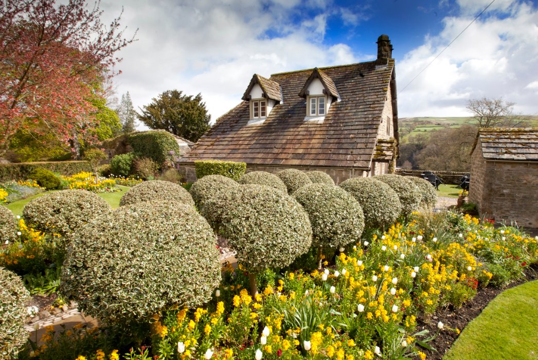 The Tea Cottage – The café with the best view on the Estate! In the middle of BA village with views looking over the Priory Ruins and River Wharfe. You’ll be spoilt for choice with the excellent selection of cakes on offer when you step through the door! #NationalBakingWeek