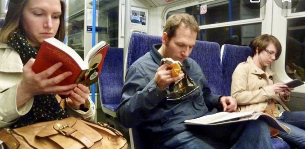 Romania dona el bitllet de franc per anar en transport públic a tots aquells que es presentin amb un llibre per llegir durant el trajecte al tren i a l'autobús. La idea ha estat proposada i impulsada per Víctor Miron, poeta romanès, i l’alcalde li ha fet costat.