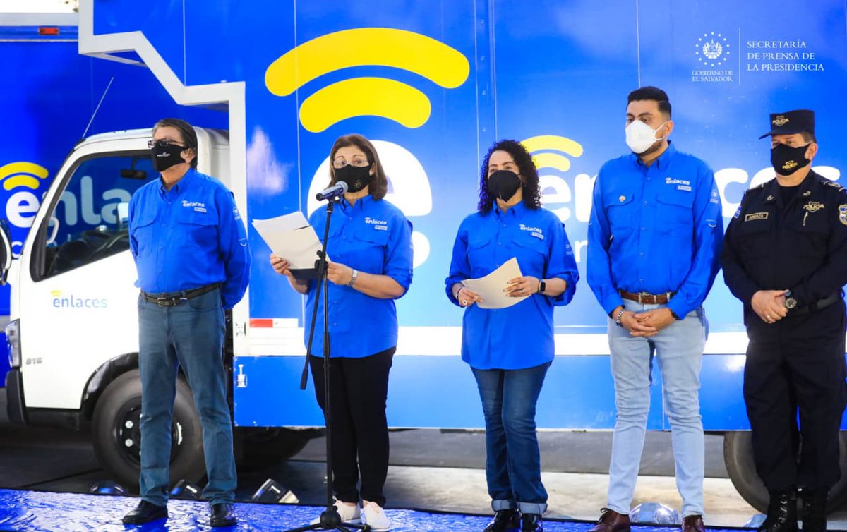 bien por nuestros estudiantes,la educacion derecho por constitucion,cuando se invierte en tecnologia en nuestros estudiantes el avance de desarrollo  sera mejor adelante <a href="/PNCSV/">PNC El Salvador</a> <a href="/HananiaCarla/">Carla Hananía de Varela</a> <a href="/samuelayala17/">SE</a> <a href="/CarolinaElSalva/">Carolina Bernal</a> <a href="/EdgardoMulatoSV/">Edgardo Mulato🇸🇻</a> <a href="/suecallejas/">Suecy Callejas Estrada</a> <a href="/ECastroES/">Ernesto Castro</a> <a href="/WalterCoto_/">Walter Coto</a>