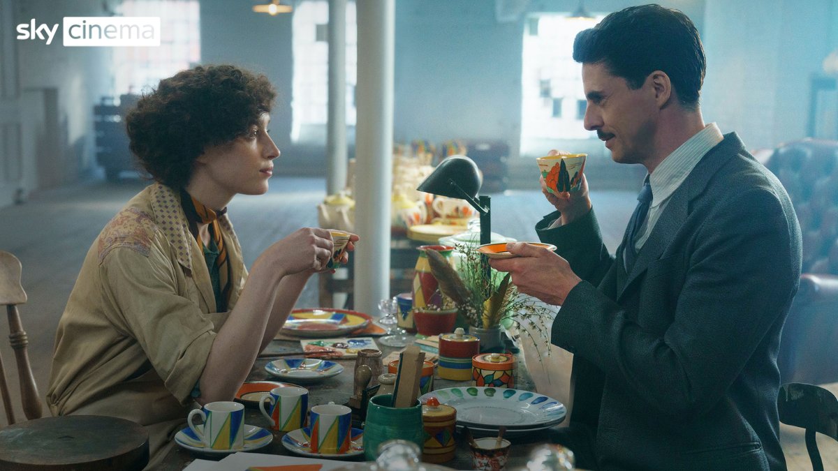 skytv's tweet photo. Phoebe Dynevor will make her feature film debut as Clarice Cliff in #TheColourRoom alongside Matthew Goode 🎨

Catch this dashing pair on #SkyCinema, 12 November. ✨Watch the trailer - https://t.co/towAGFC1L5 ✨ https://t.co/JITL5YVEjq