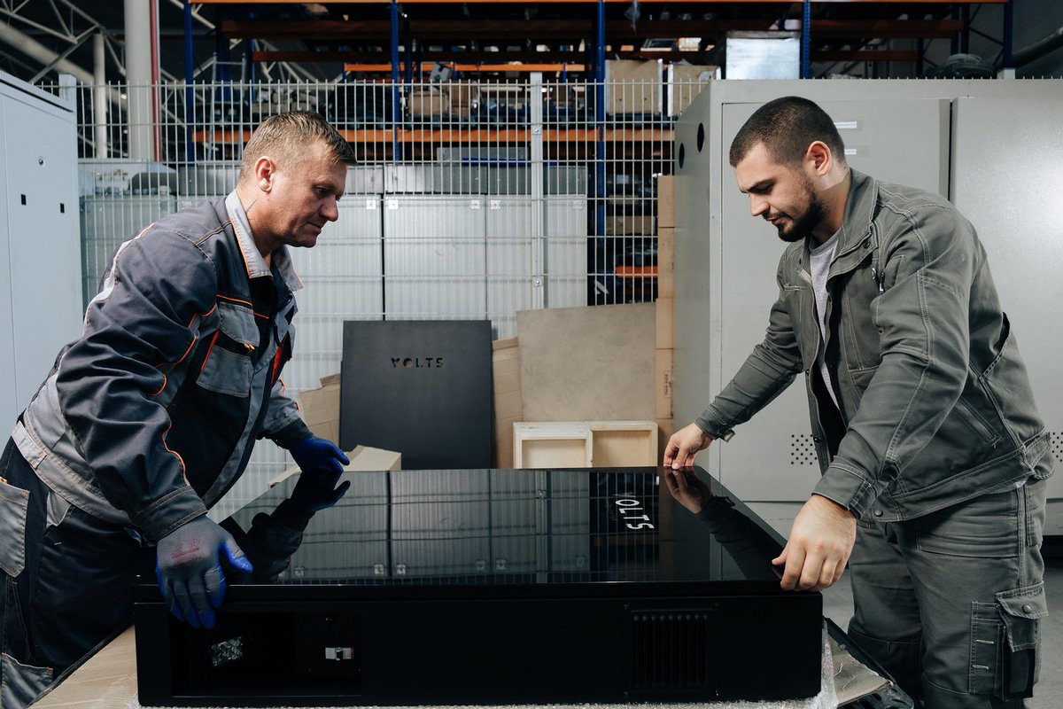 VOLTS_Ltd's tweet photo. VOLTS ENERGY STORAGE PRODUCTION

The devices go through the assembly stages of the storage system and a series of tests. The final is packing the device into separate wooden boxes, thanks to which customers welcome VOLTS in their homes in their original form!

#volts https://t.co/G2PFQoLAlZ