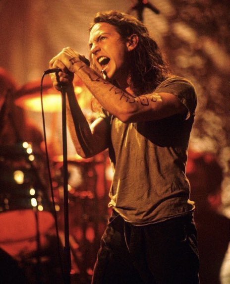 qrpress_'s tweet image. Se cumplieron 29 años del día en que Pearl Jam grabaron su clásico show ‘MTV Unplugged’, uno de los más importantes en la historia del Rock: bit.ly/3aYoNgP #EddieVedder #MTVUnplugged #PearlJam