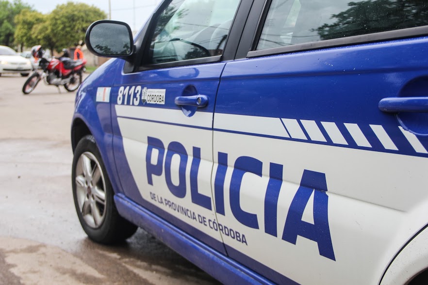 PoliciaCbaOf's tweet photo. #CVE En Bº Güemes se aprehendió a un hombre quien registra pedido de captura. #DttoVIII En Bº Villa Azalais se detuvo a un hombre quien habría sustraído elementos de una vivienda de la zona. #DttoII En B° Villa El Libertador se recuperó una camioneta que registra pedido judicial. https://t.co/rPEYpW65qc