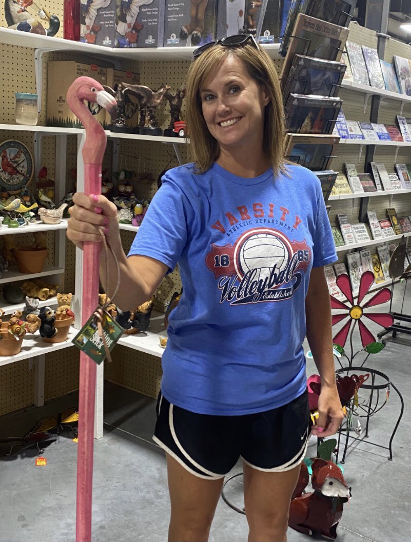 Happy birthday to our freshman volleyball coach <a href="/LesleyHough/">Lesley Hough</a>!  🥳
Be sure to wish her a happy birthday by retweeting! ☺️