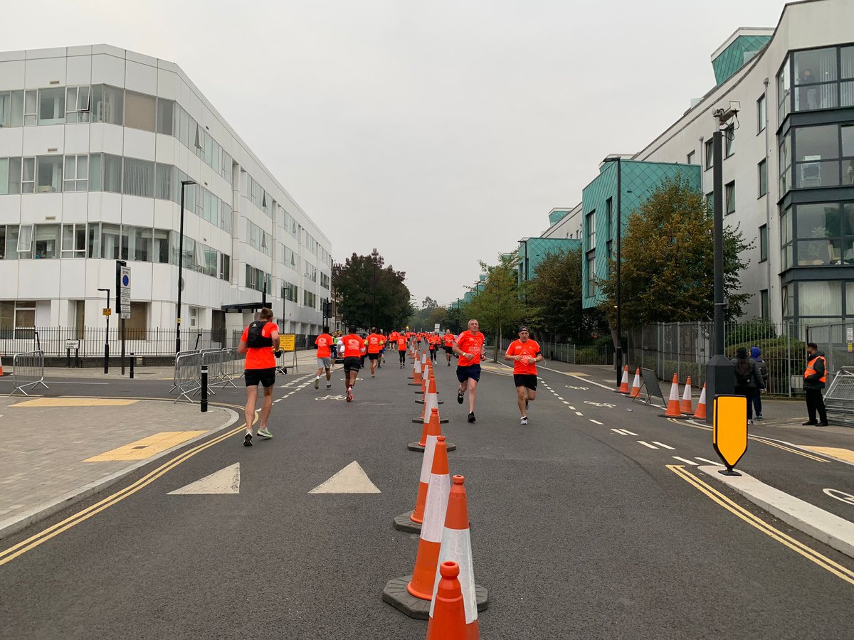 AMOS__London's tweet photo. On Sunday, the AMOS London bachelor students gave an helping hand during the inaugural Islington 1 Hour by @cityrunsLDN 🏃‍♀️🏃‍♂️

From the streets to the iconic stadium, the runners raised money for the @AFC_Foundation 🙌

#CityRunsLDN https://t.co/dhO19Co9KS