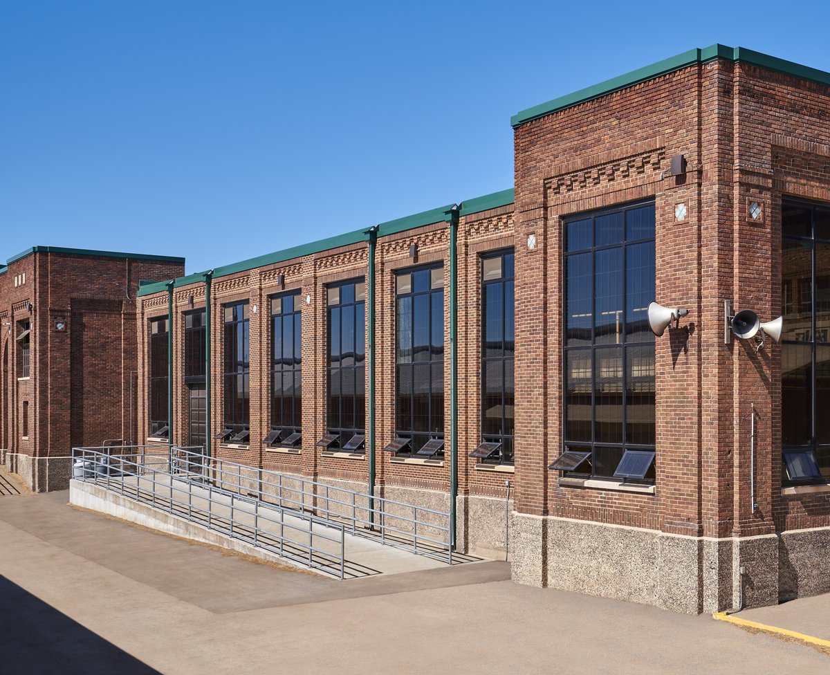 MaertensBrenny's tweet photo. TFW you get final project photos...👷🏼‍♀️😁 #mnstatefair #mnconstruction #beautifulbarn #maertensbrennybuilds

📷 @DrewGrayPhoto

Pictured: Baldwin State, Historic Cattle Barn (exterior and interior), Grandstand Elevators https://t.co/reEFQqDjEg