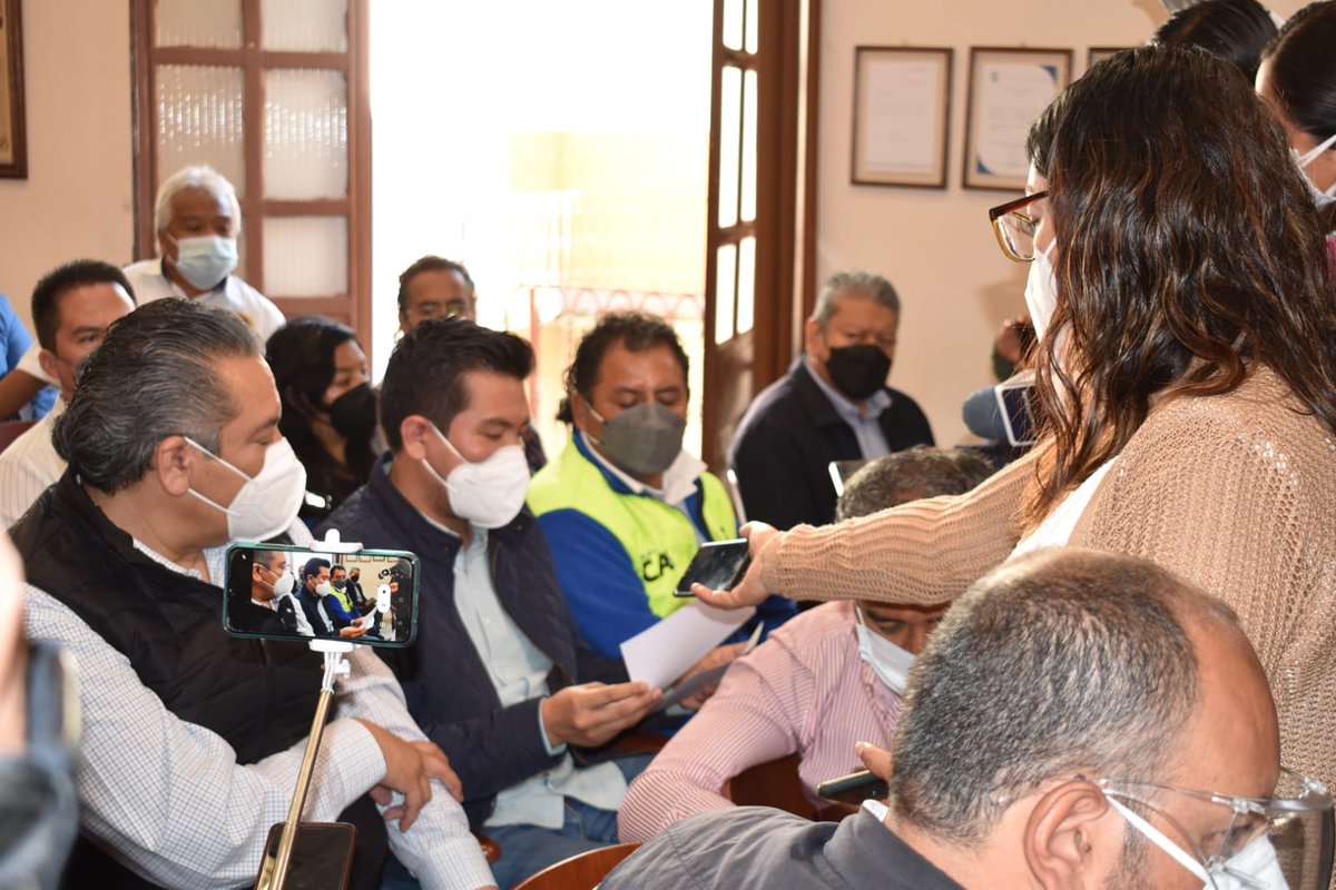 Esfera__Publica's tweet photo. @CTMPuebla sale en defensa de más de 1000 trabajadoras y trabajadores de la industria automotriz,  despedidos injustificadamente; para que sean LIQUIDADOS al 100%. Piden audiencia y apoyo del @Gob_Puebla https://t.co/4loRavryFM https://t.co/ZTkTFrImAd