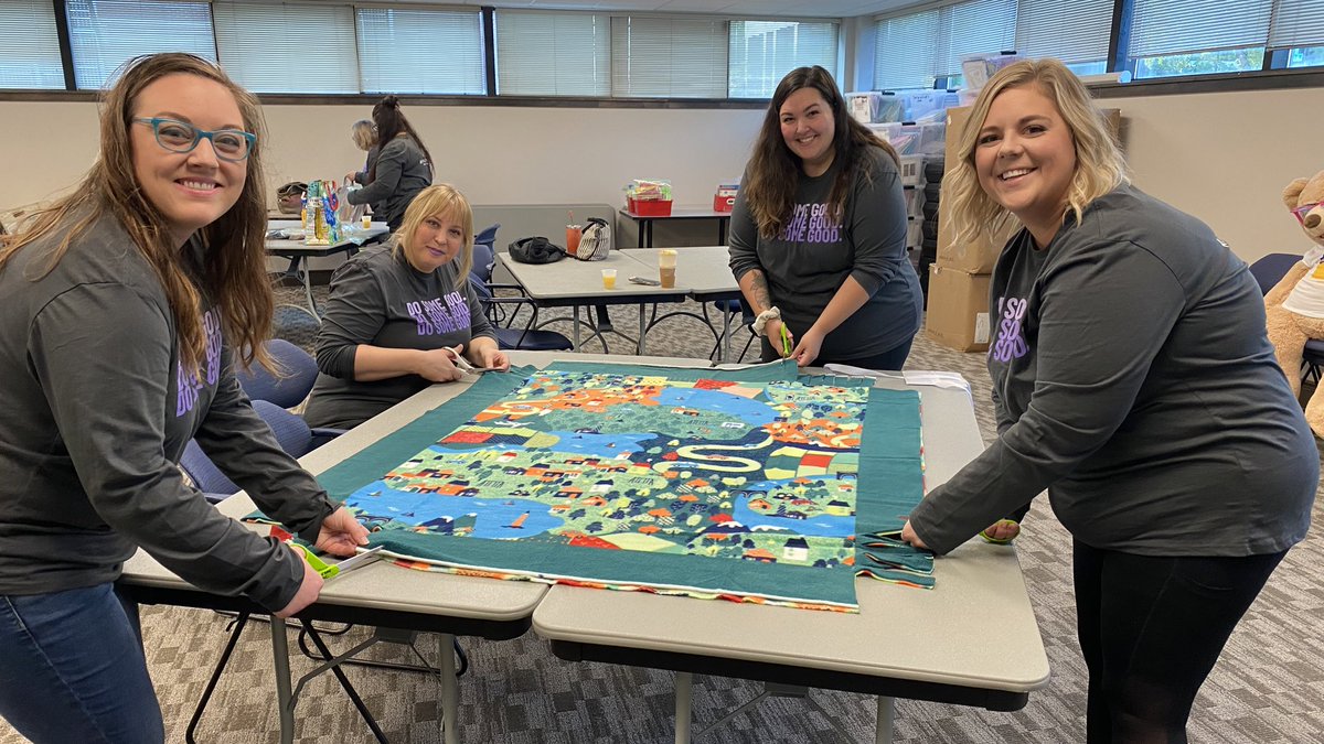 Affinity_Plus's tweet photo. In honor of #PlusItForward Day and #CUForwardDay, the Affinity Plus team in St. Cloud is creating tie blankets for kids with the help of @UnitedWayCenMN! https://t.co/5Vl1b7eggN