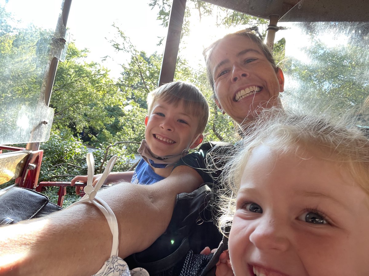 ewalk97's tweet photo. What does a biology teacher do on her day off? Go to the ⁦@CincinnatiZoo⁩ of course! #fallfun https://t.co/gvOkiDWDQ2