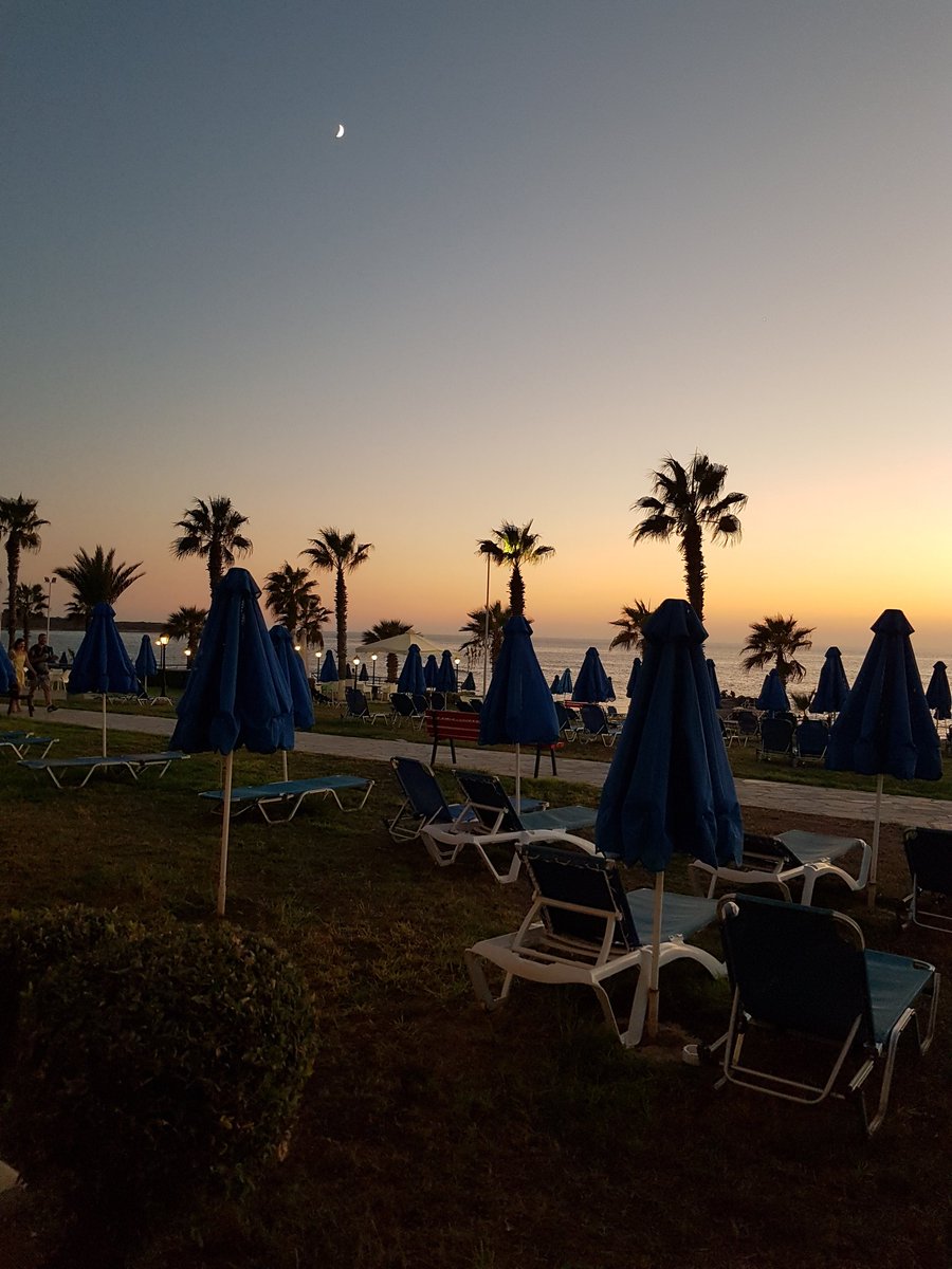 Beer o clock time ere in paphos.