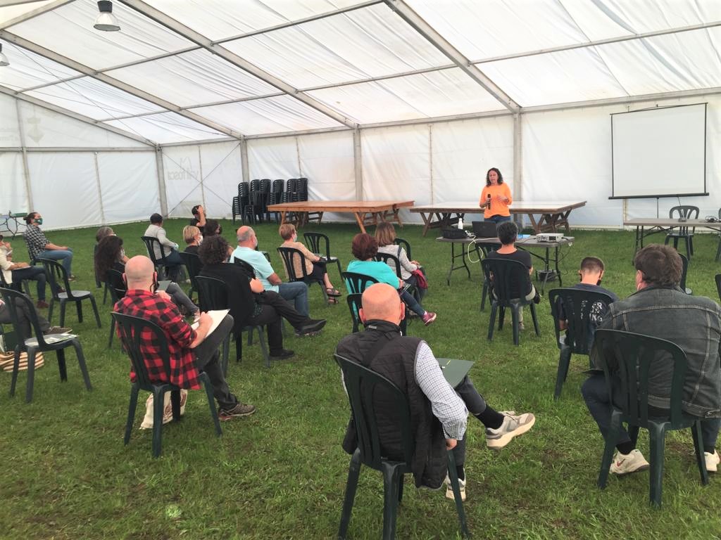 eapallars's tweet image. A la jornada 'La #llet i els #formatges del #Pallars' que vam organitzar a la #FiraRamadera de la Pobleta de Bellveí, vam parlar de les propietats nutricionals de la🥛amb la nutricionista Cristina Subias i de les característiques organolèptiques del🧀amb Tros de Sort. #EAPallars