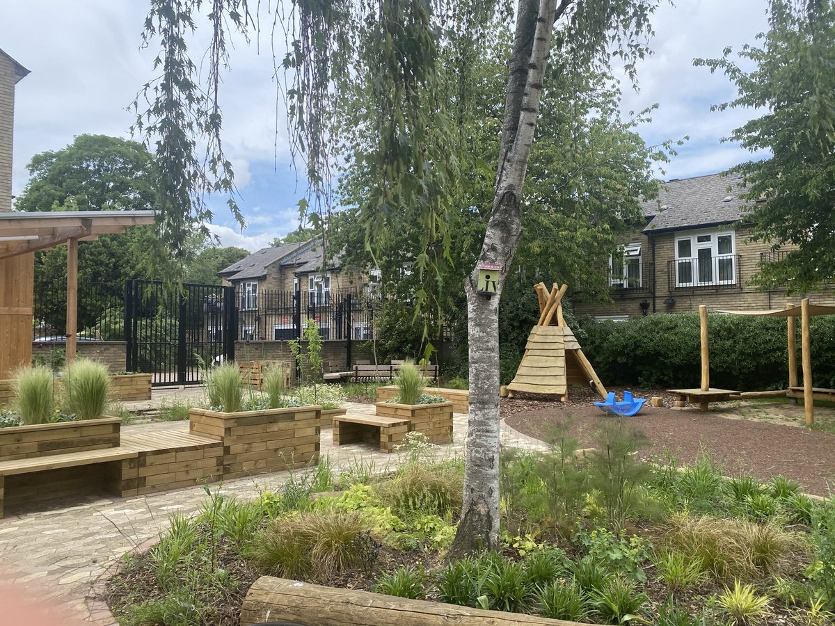 Big announcement 📣 a rare opportunity to join an exceptional team of continuity midwives  @LeapLambeth led by <a href="/BelleBourton/">Issy Bourton</a> find out more about the team in the tread below. Link to apply here 🚀 jobs.nhs.uk/xi/vacancy/916… do get in touch if you are interested 💛 <a href="/GSTTnhs/">Guy's and St Thomas'</a>
