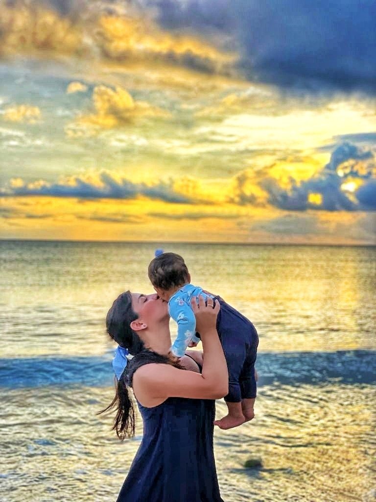 fatimabanos's tweet photo. Querida Alessa, espero que en tu mundo tengas un millón de sueños cumplidos, nunca olvides que estaré siempre a tu lado, apoyándote y cuidando cada uno de tus anhelos. https://t.co/pIds58W1BT