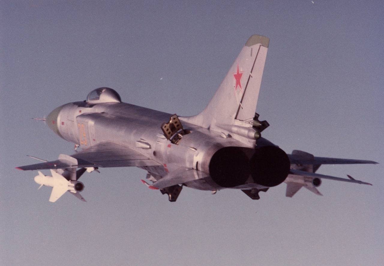 History of Soviet Cold war fighter aircrafts - Page 4 FBbgIKcX0AAOb90?format=jpg&name=large