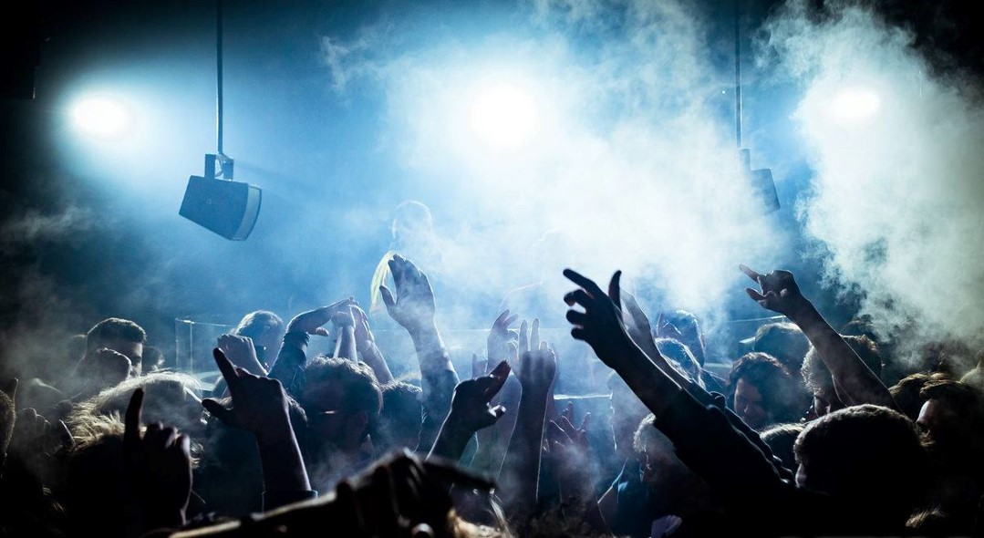 Come down to #ATIK where we are are offering some of the best #drinks deals in town with a #student budget in mind! 😉

Plus the #party  doesn't stop until 3am! 🌙

→ Link in bio!

There's nothing wrong with being #broke