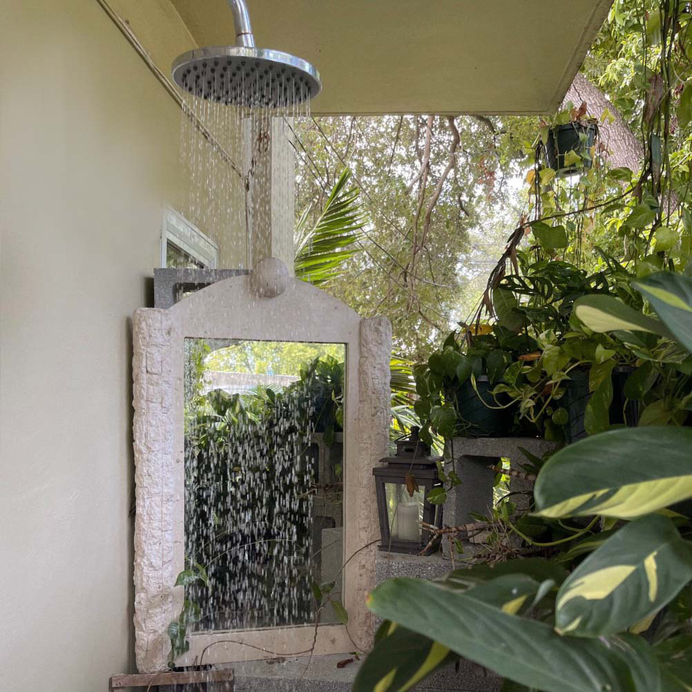 BEAUTOLOGYLAB's tweet image. This is a reminder to take a moment for yourself today. ☁️🚿 #BeautologyLab