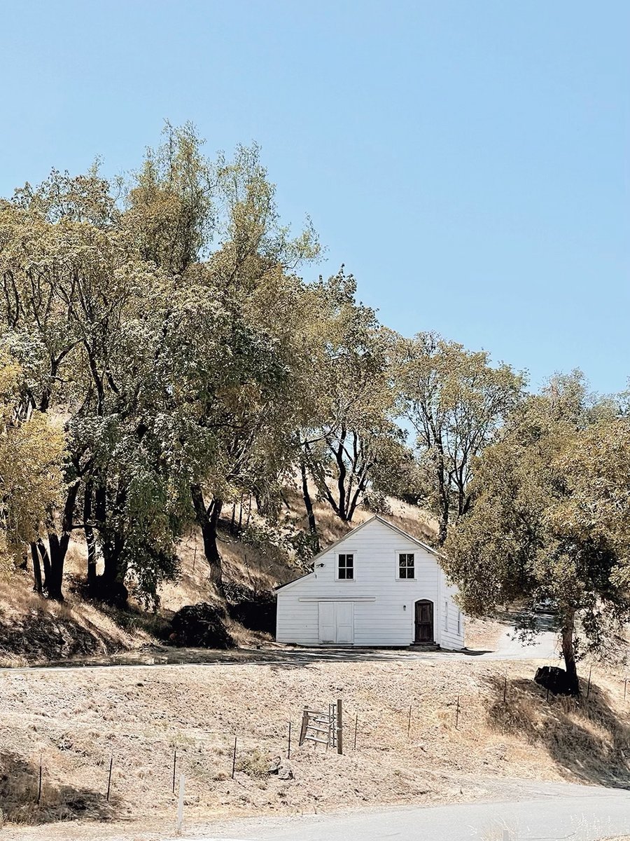 fletch_rhodes's tweet image. We&apos;re so excited to get started on this new build in Healdsburg! Isn&apos;t this a gorgeous spot?? Read all about it on the #FRblog! fletcherrhodes.com/blog/work-in-p…

#FletcherRhodes #FRstyle #InteriorDesign #SonomaInteriorDesigner #WineCountryStyle #HomeConstruction #HealdsburgModernBuild