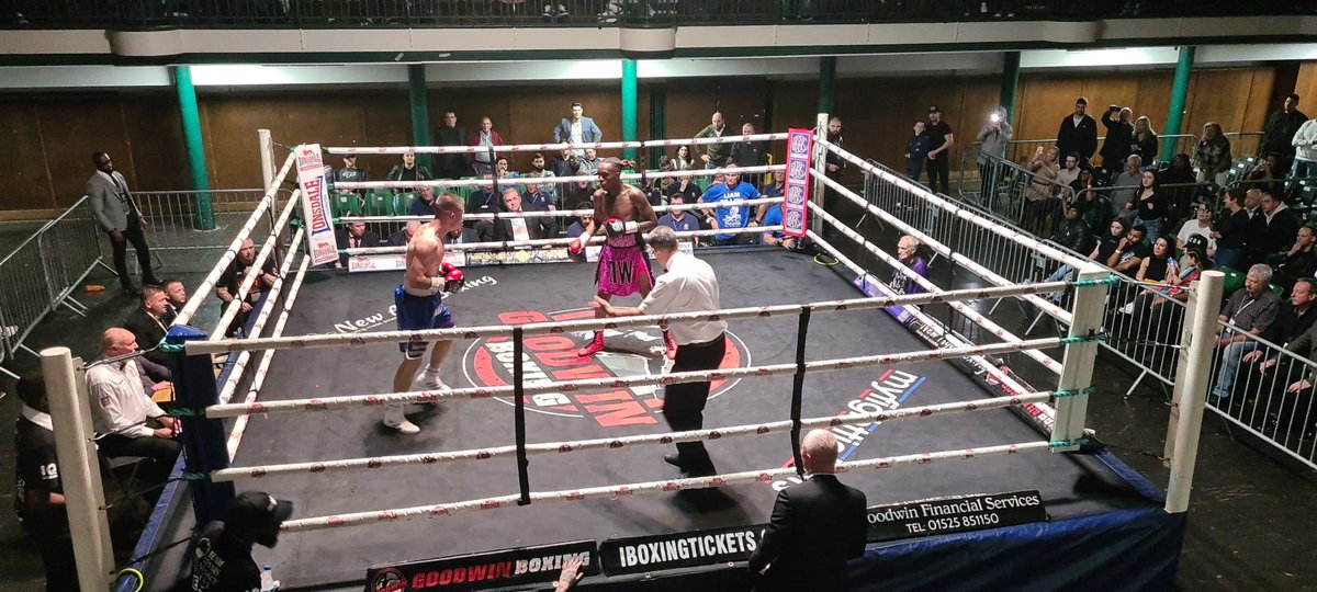 southpaw_jab's tweet photo. ENGLISH TITLE FIGHT EXCITES AT YORK HALL
@Jack_ThePunk's full report of the busy @Goodwin_Boxing show on Saturday, headlined by @Dillon_Boxing facing Dennis Wahome for the English Super Feather Title, which didn't disappoint.
FULL SHOW REPORT- https://t.co/X3ZH8q2Th0 https://t.co/Io4p42BYsW