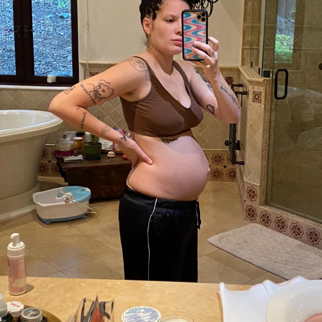 iHeartRadio's tweet photo. Every. Body. Is. Beautiful. 💪 🌸@halsey https://t.co/HxXzEK4ni6