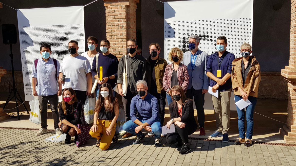 ERoigM's tweet photo. Un plaer compartir conversa amb Ilyass Erraklaouy arquitecte tortosí, i resta de membres de l’equip de la instal·lació 'Gold digger', creació guanyadora de l’edició d’enguany de @acelobertfest ubicada als #ReialsCollegis
#Tortosa Capital @culturacatalana @tortosacultura #cultura https://t.co/4XepMtaQPG