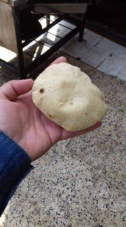 رغيف العيش في مصر المدنيه 
                        VS.                   
رغيف العيش في مصر العسكريه اللي هايرتفع تمنه قريب ولسه ياما هاتشوفوا في مصر 

#حد_شاف_تنمية