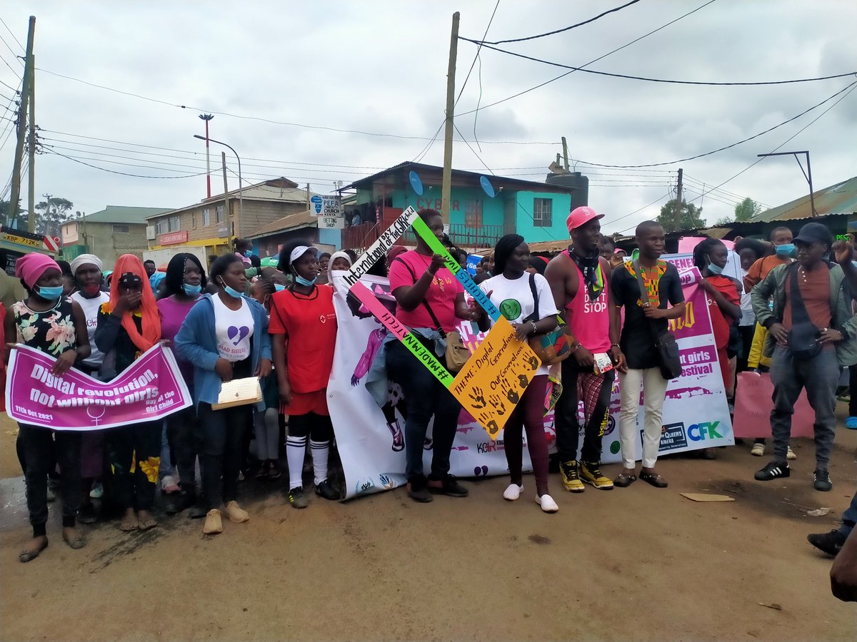 KiberaResponse's tweet photo. #IDGC2021 in Kibera #BriterFutureForGirls #MyVoiceMatters @DSWKenya @KwetuKE @vissioners @PADADADA2 @The_MPT @forimpact @RedCrossYouthKE @UNFPAKen @ActionAid_Kenya @LVCTKe @CRVPF1  @GlobalFund @HerVoiceFund @superb_cbo @GardenofhopeFdn @sisters_mad @CommunityDHR https://t.co/lt0NnNMZBq