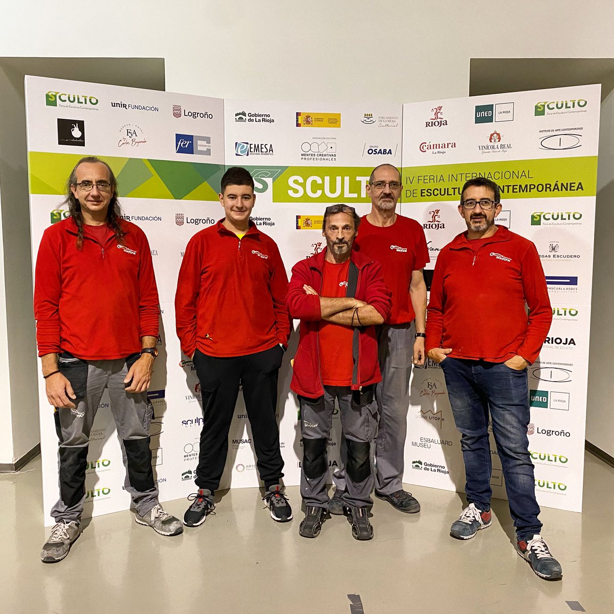 SCULTOferia's tweet photo. Muchas gracias, un año más, a nuestro equipo de montaje 💪🏻💪🏻 Gran labor la que realizan los chicos de Mayoral antes y después de la #feriaSCULTO.

#yovoyasculto #feriasculto #feriajoya #escultura #arte #coleccionismo #arteparatodos #feriadearte #galeriasdearte #artecontemporaneo https://t.co/Jieq9t9WZF