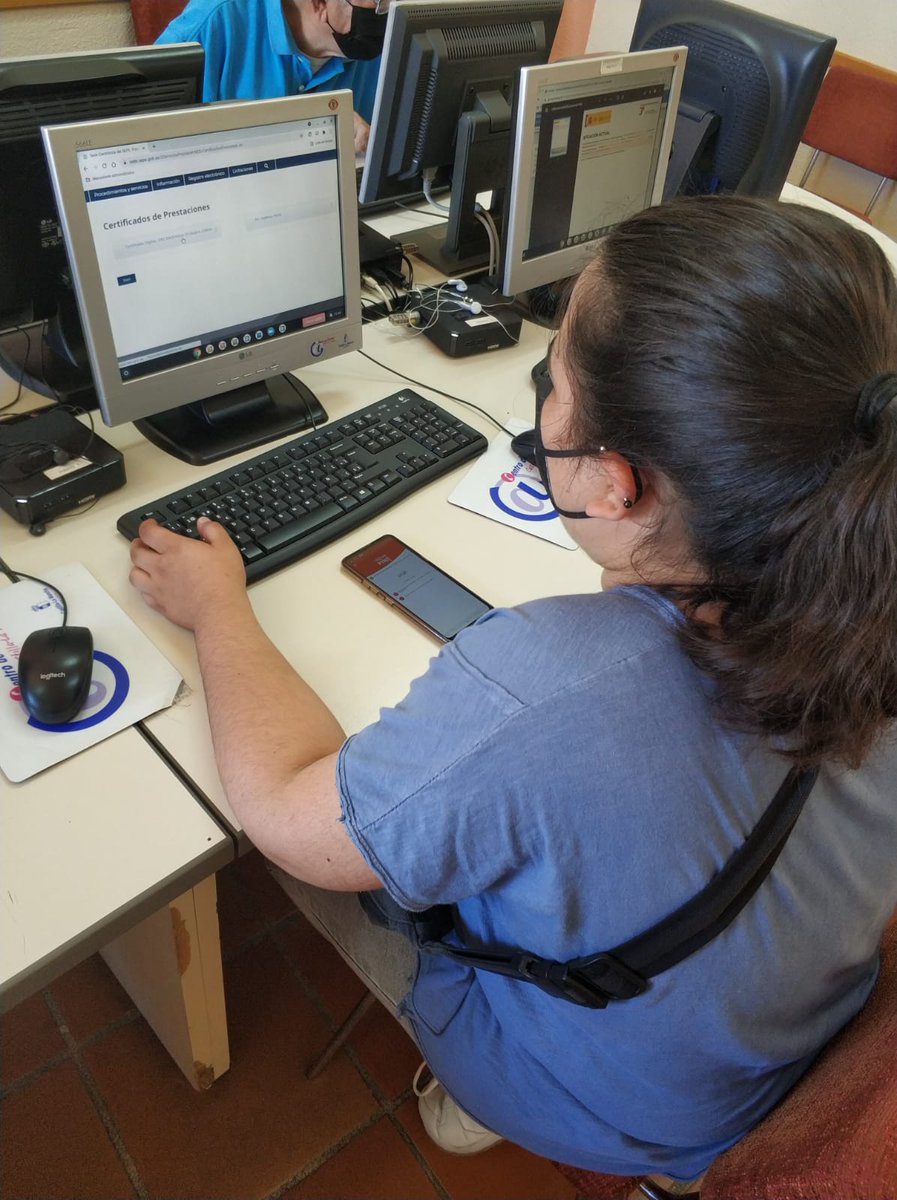 pidtobarra's tweet photo. Juani y Rebeca ya tienen su sistema de identificación de cl@ves concertadas para que, de manera electrónica y fácil, pueda acceder a múltiples servicios públicos. 
Si aún no tienes la tuya: ¡VEN A PID TOBARRA!
#pidtobarra
#pidjccm
#Tobarra
#tramiteselectronicos
#TramitesOnline https://t.co/BaETpS9ERL