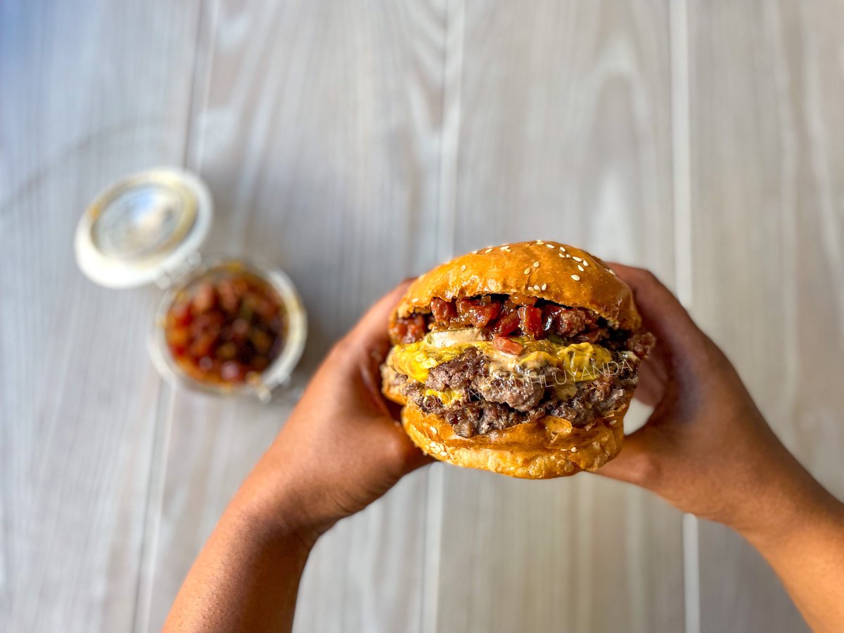 Luyanda_Maf's tweet photo. Sometimes you need to make bacon chutney, put it into a burger and thank me later π€€ππ₯
#cookingwithluyanda https://t.co/TAQV9TZ0zc
