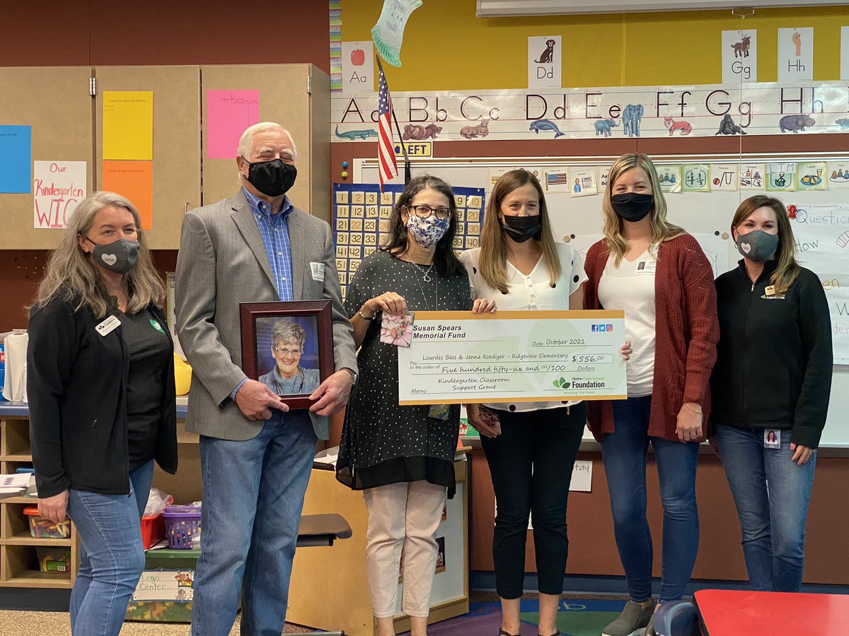 These ARE the moments that matter!  Loving on Kindergarten teachers in memory of one of the very best!  #HonoringSusanSpears #OPSMomentsThatMatter <a href="/RV_Panthers/">Ridgeview Elementary</a> #OPSFoundation