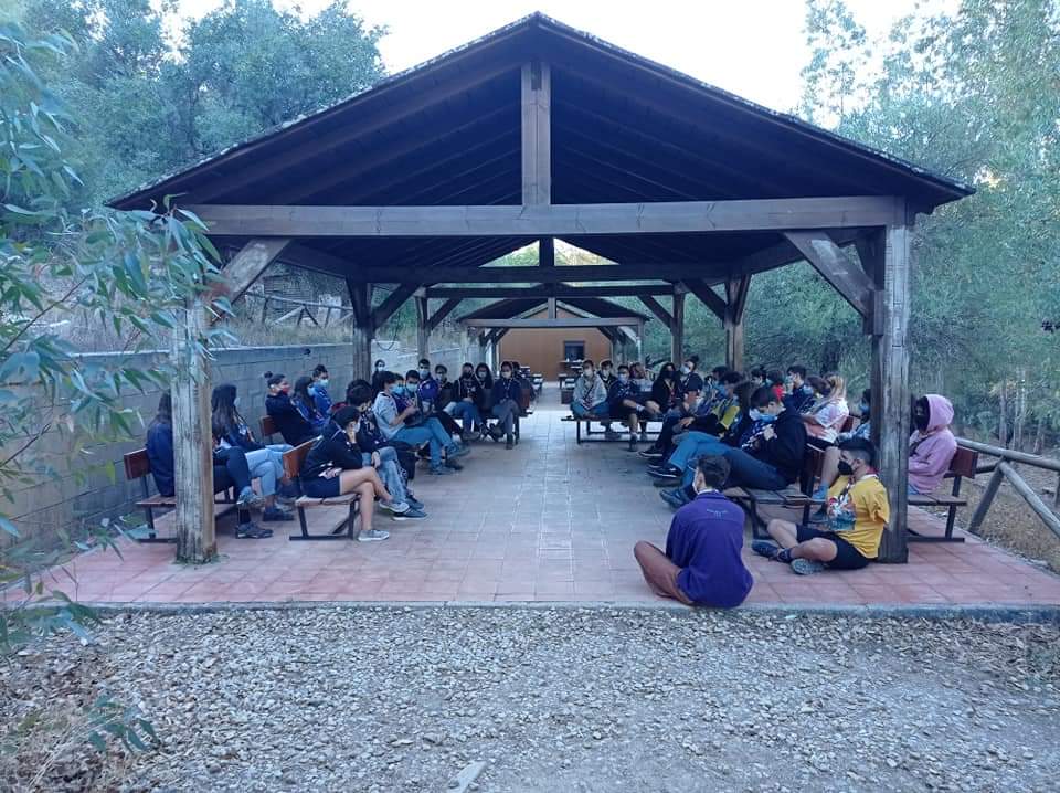 SCOUTSAND's tweet photo. Este fin de semana, el Centro Scout Cerro Mulera ha acogido al XII Foro Joven de Scouts de Andalucía. Los/as participantes han trabajado cuatro mesas sobre:
⚜️Participación juvenil
⚜️Medio ambiente
⚜️Amor y relaciones
⚜️Poesía de la ciencia

#XIIForoJovenSdA #SoyScoutEnAndalucía https://t.co/l9CAeYVqqg