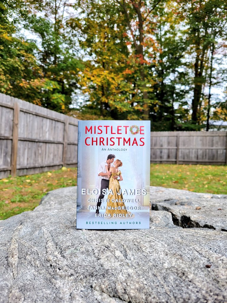 AGirlReadsBooks's tweet photo. #giveaway over on #bookstagram
Check it out!
I loved this book. 4 wonderful authors @ChristiCaldwell @JannaMacGregor @EricaRidley #eloisajamea and a shoutout to @avonbooks for the copy!!
Enter over on insta: https://t.co/YDY1rsGG0x
#BookTwitter #newrelease #Romance #readavon https://t.co/z7tP9mOk8G