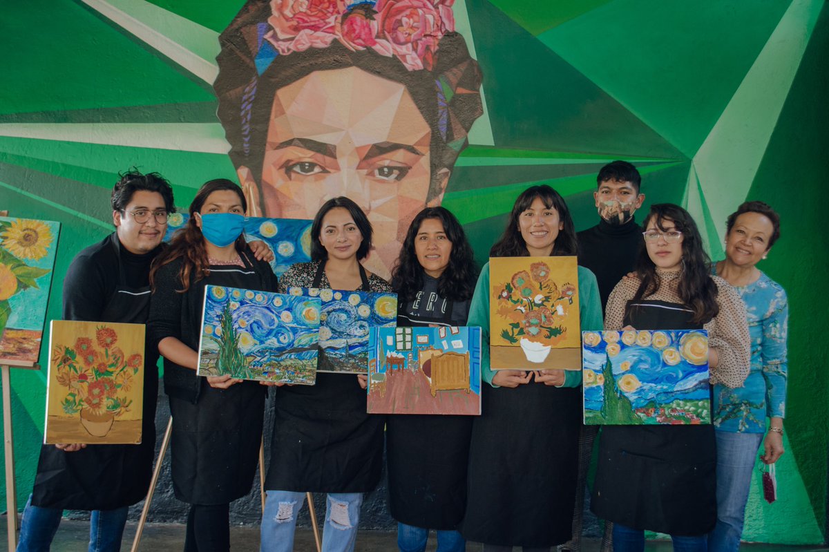 Pintando en familia obras de #vangogh #CDMX 
🍷Experiencia sensorial 👨‍🎨