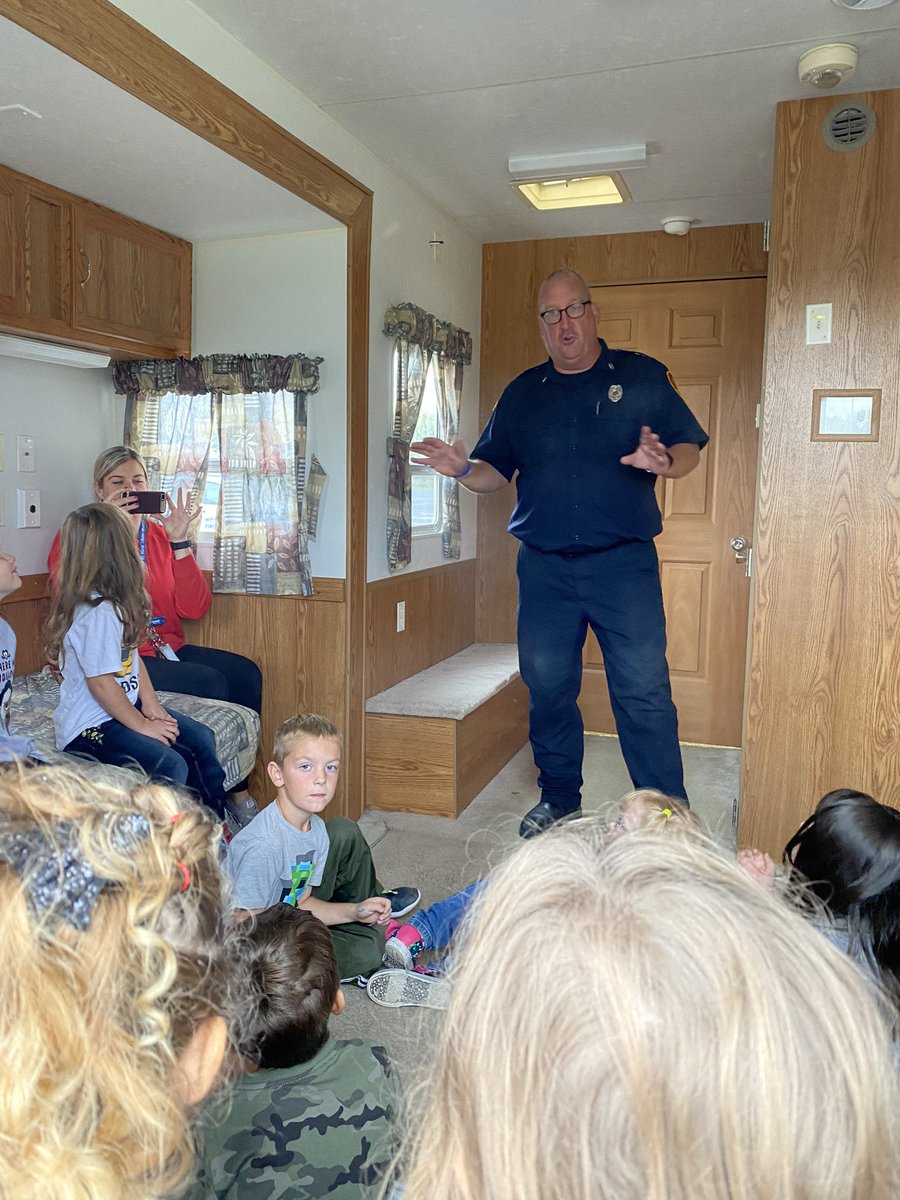 WauseonPrimary's tweet photo. Thank you to the @WauseonFire for spending the day with our kindergartners and teaching them all about fire safety! #indianpride https://t.co/yXddDJx9WH