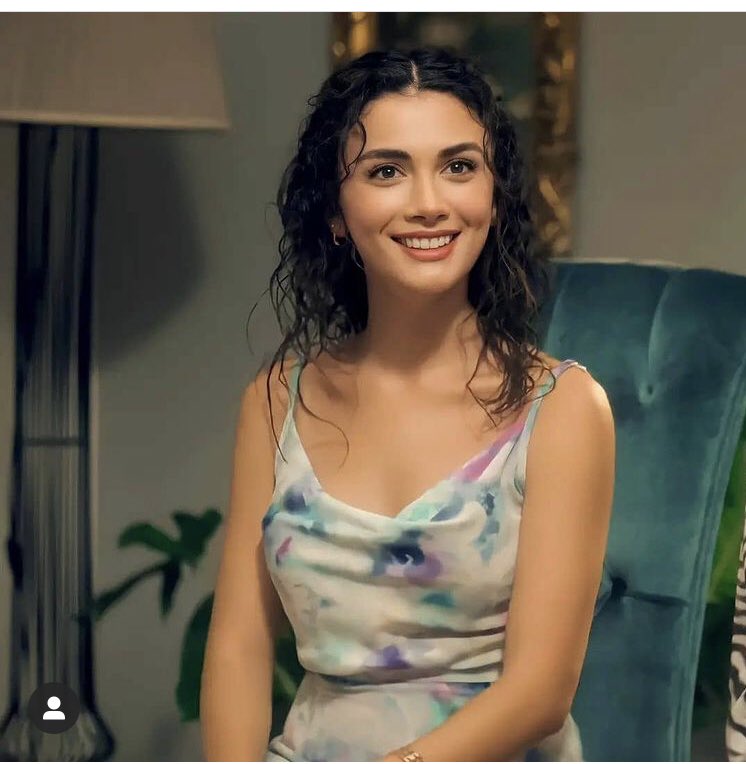 Reply to me with one of your favorite photos of Özge, tag 10 fellows &amp; add the hashtags.
@liriojasmim <a href="/gozimen1/">goz imen</a> <a href="/FanpageOzge/">🌷ÖK</a> @idabaes1 @Ozberkreymir_ <a href="/jayjay_abancia/">Jay Abancia</a> <a href="/elif1tunc/">Elif</a> <a href="/ozberk271/">ozberk27</a> <a href="/MeviKeles1/">Mevlüde Keles</a> <a href="/Rayhen37103430/">melek_Selma 🌺❤</a> <a href="/Priscil20729358/">Priscilla L</a> @PapillonSoiree 

#ÖzgeYağız 
#İçimizdenBiri