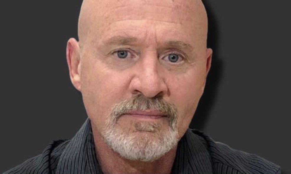 CalltoActivism's tweet image. BREAKING — MSNBC legal analyst Glenn Kirschner calls on the January 6 committee to charge Trump with “Conspiracy” and “Obstruction of Congress” for demanding Bannon defy his subpoena. 

RT IF YOU AGREE WITH @glennkirschner2!