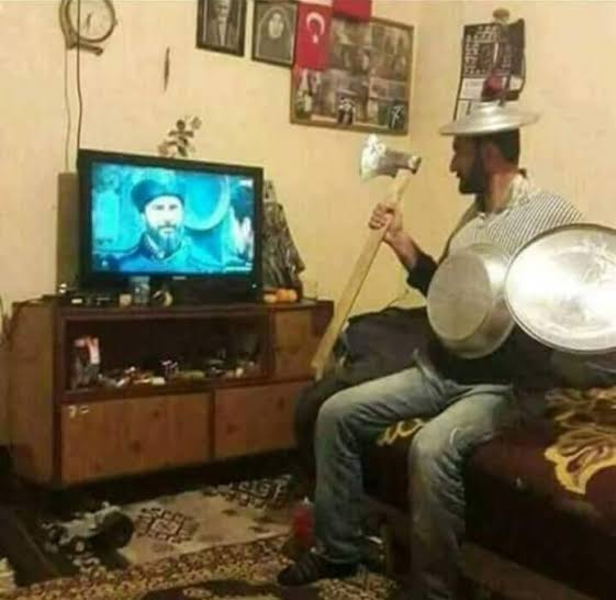 "Ölümüne RECEP TAYYİP ERDOĞAN" yazanlar kim diye bakıyordum ki buldum. Jshdhsushs