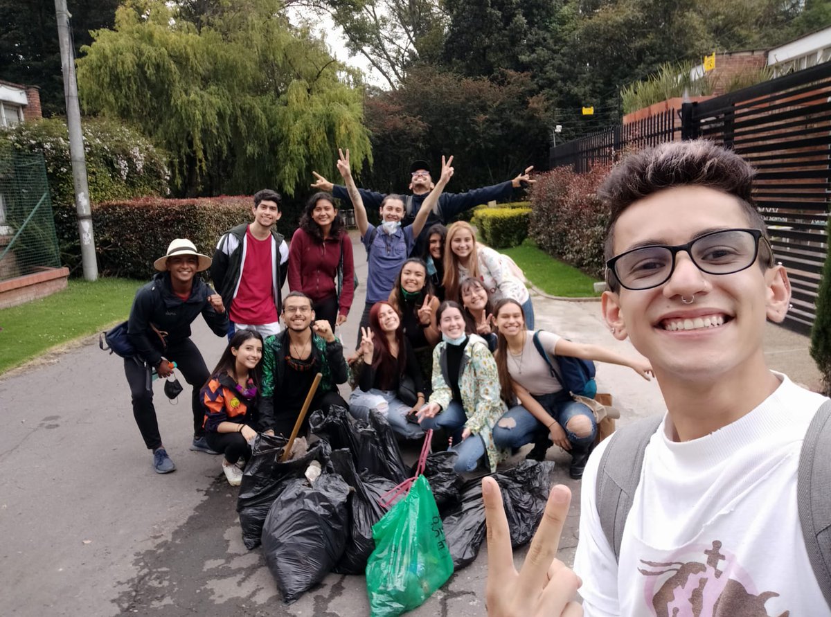 juventudsuba's tweet photo. Ayer fue nuestra 3° jornada de limpieza, nuestra visita fue al #HumedalCordoba.
Nos acompañó uno de los residentes y cuidadores del humedal, el colectivo @EcoURosario1, y nuestra edila por @ColombiaHumana_.
Gracias a @susanamuhamad
Agradecemos su aporte a la madre naturaleza! https://t.co/1rTNmpKmfa