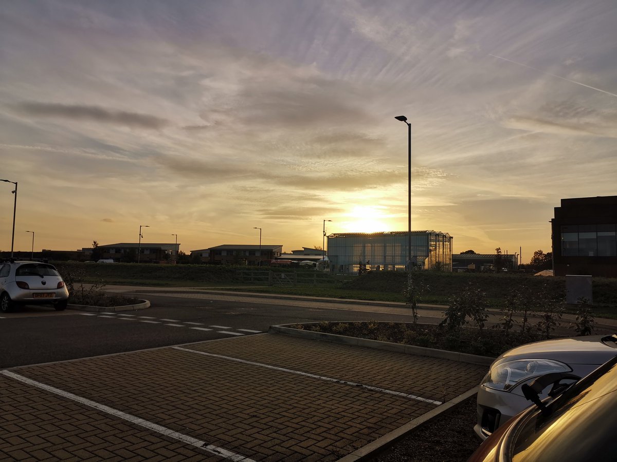 dannielle_roche's tweet photo. Another stunning evening on @CranfieldUni campus #phdchat #cranfielduni #Cranfield #FoodBioSystemsDTP 🌟 https://t.co/Zx2qlJ11CN