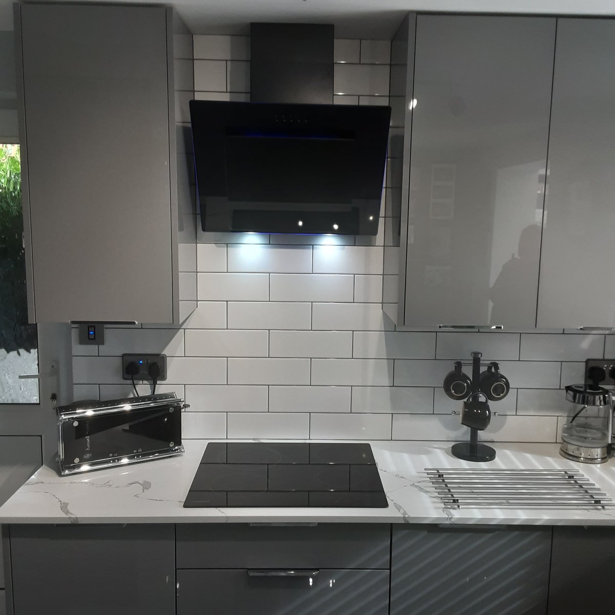 thekitchendepot's tweet image. Discover your perfect kitchen online today 🌐  bit.ly/2RclPkH

The Jewitt's selected our beautiful new Linea range and are in love with their Dust Grey Gloss design. This kitchen is perfect for those who wish to be practical and stylish. #TheKitchenDepot #glosskitchen